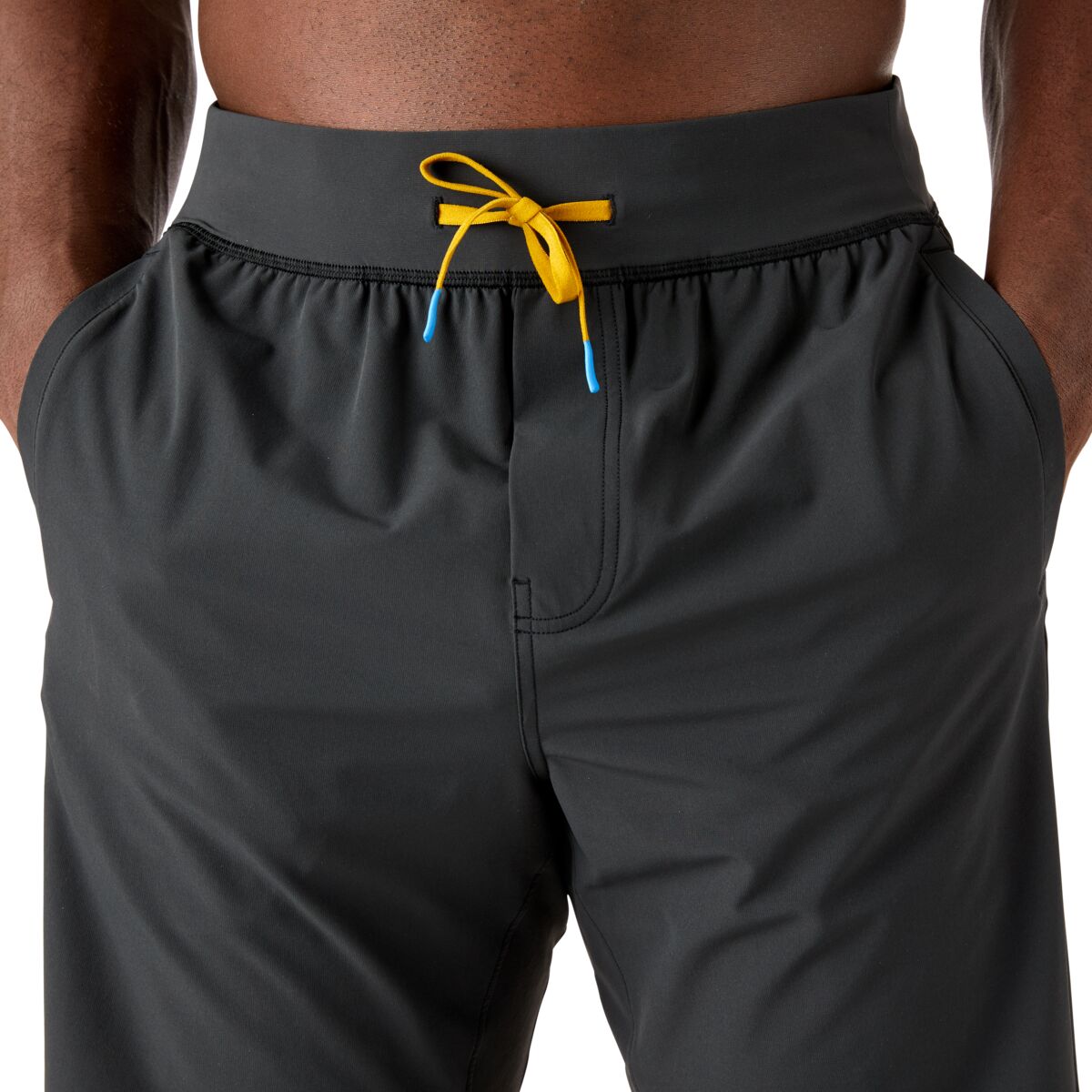 s21_m_veza_adventure_shorts_black_detail1-2.jpg